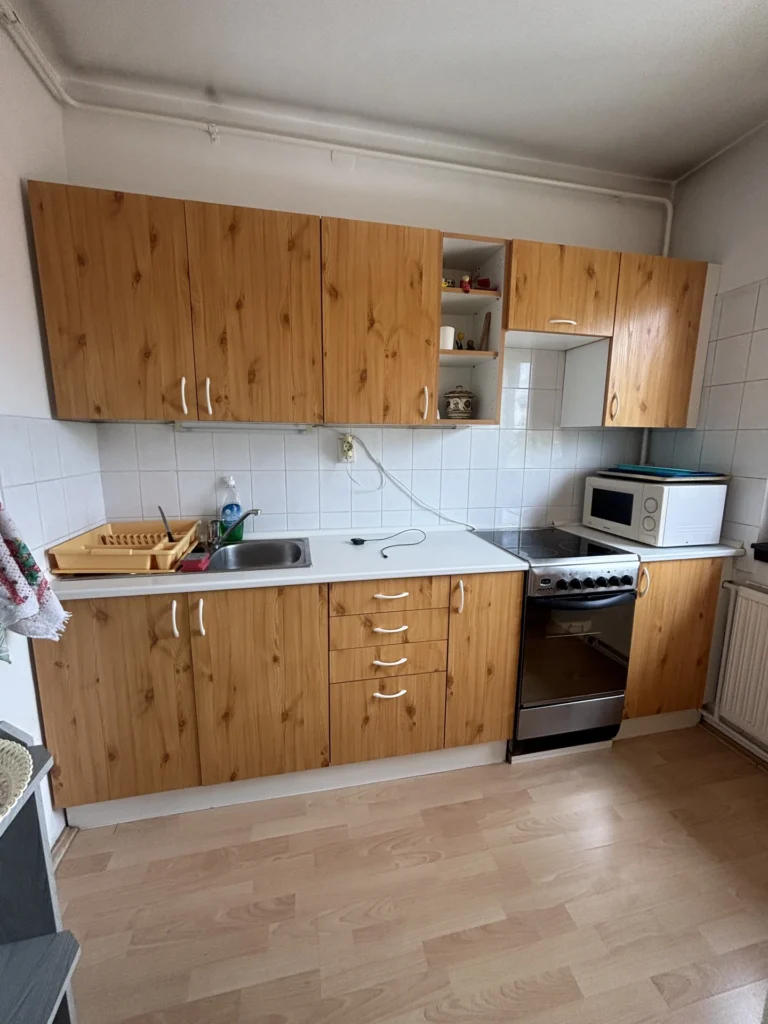 Eladó Debrecen Tócó-völgyi lakótelepen egy 3 szobás társasházi lakás