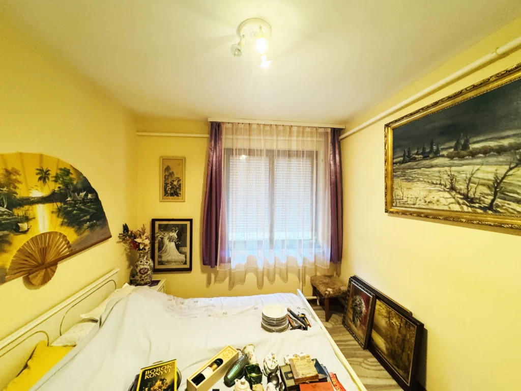 Debrecen, Nagyerdő tégla társasházi lakás 3szoba eladó 100nm