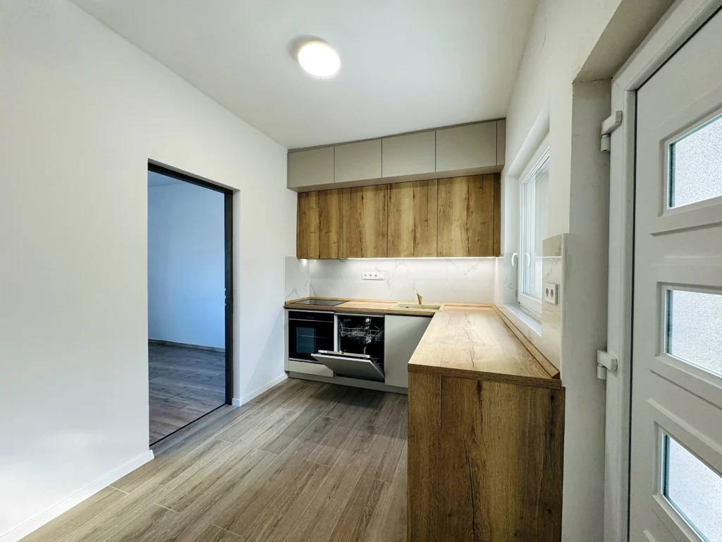 Teljesen felújított, 100 m²-es családi ház Debrecen-Kerekestelepen, különálló lakrésszel!